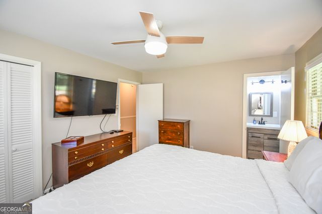 1325 Maple Drive SW, Lilburn, GA 30047