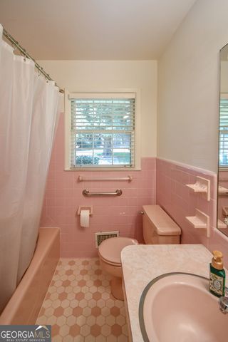 1325 Maple Drive SW, Lilburn, GA 30047