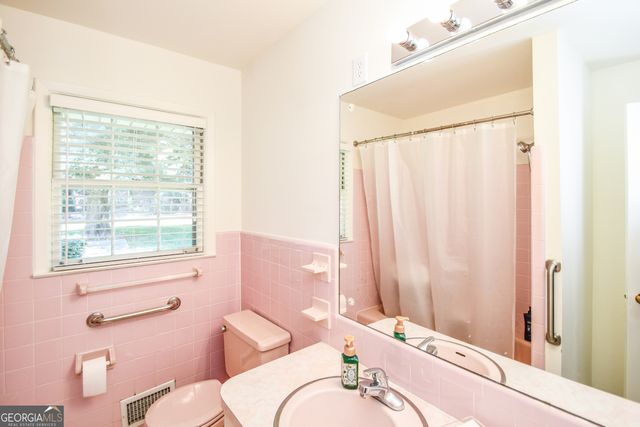 1325 Maple Drive SW, Lilburn, GA 30047