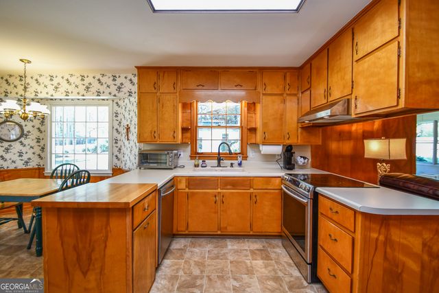 1325 Maple Drive SW, Lilburn, GA 30047