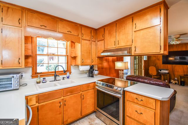 1325 Maple Drive SW, Lilburn, GA 30047