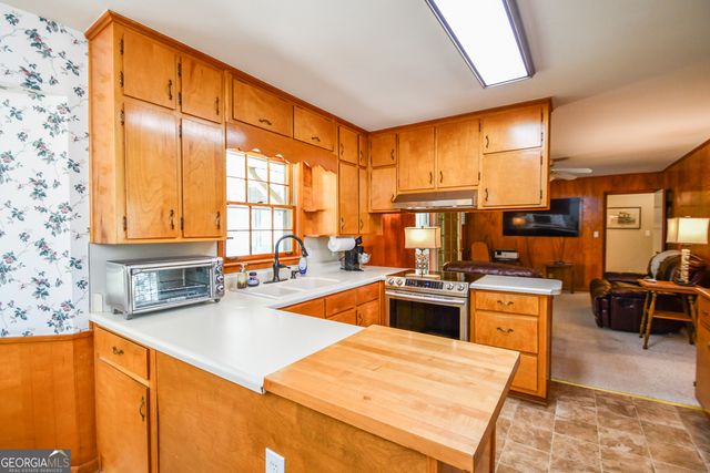 1325 Maple Drive SW, Lilburn, GA 30047