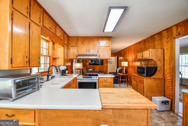 1325 Maple Drive SW, Lilburn, GA 30047