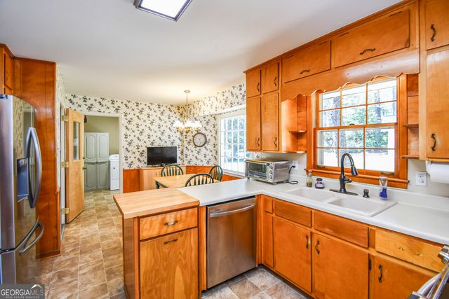 1325 Maple Drive SW, Lilburn, GA 30047