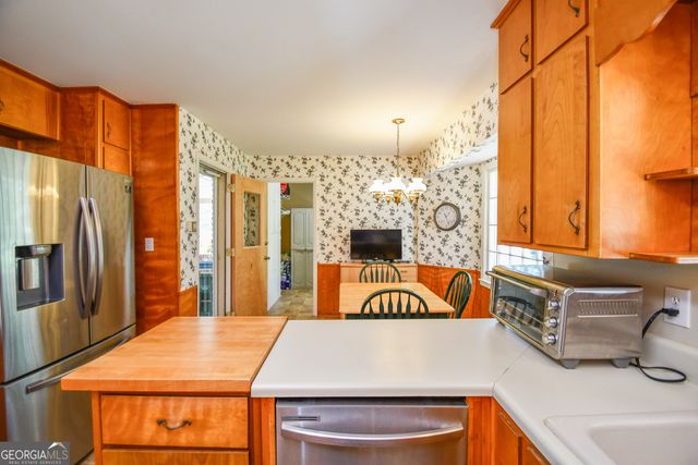 1325 Maple Drive SW, Lilburn, GA 30047