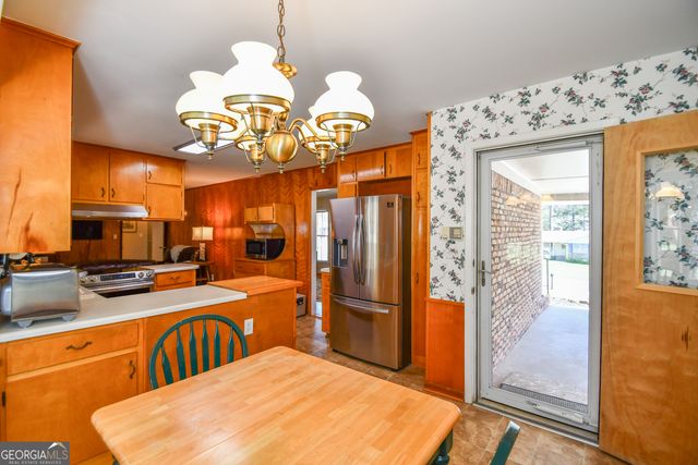 1325 Maple Drive SW, Lilburn, GA 30047