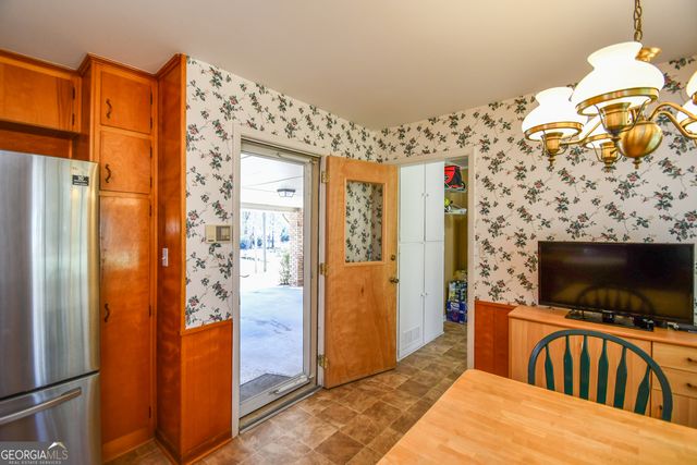 1325 Maple Drive SW, Lilburn, GA 30047