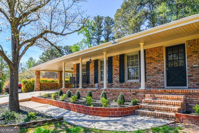 1325 Maple Drive SW, Lilburn, GA 30047