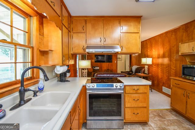 1325 Maple Drive SW, Lilburn, GA 30047