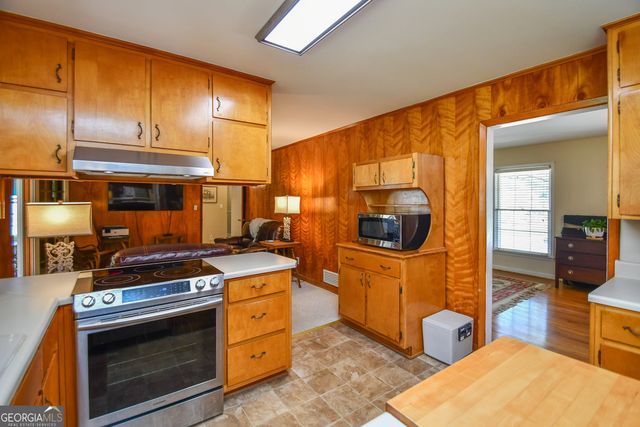 1325 Maple Drive SW, Lilburn, GA 30047