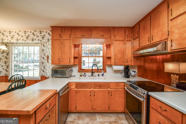 1325 Maple Drive SW, Lilburn, GA 30047