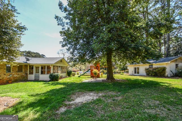 1325 Maple Drive SW, Lilburn, GA 30047