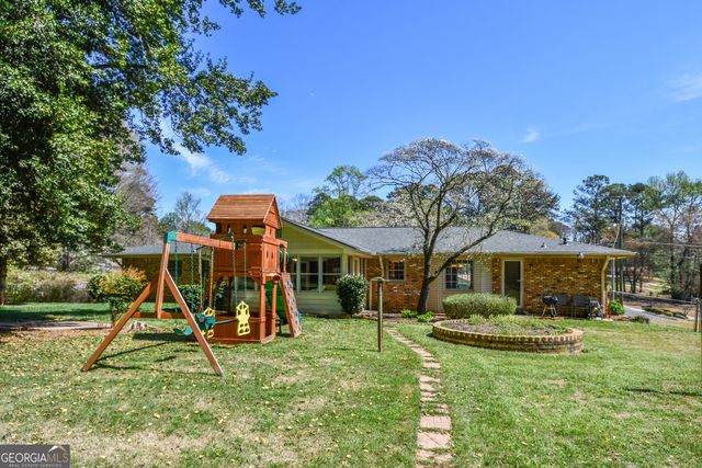 1325 Maple Drive SW, Lilburn, GA 30047