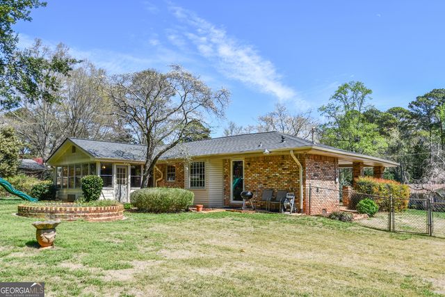 1325 Maple Drive SW, Lilburn, GA 30047