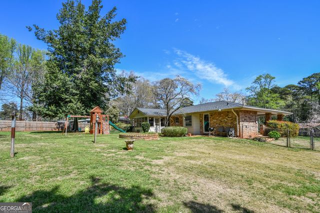 1325 Maple Drive SW, Lilburn, GA 30047