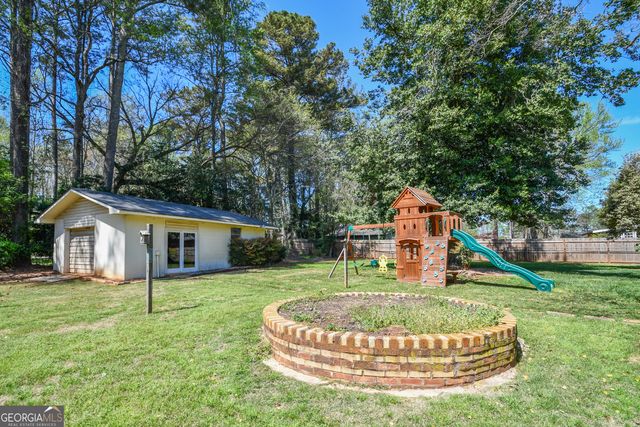 1325 Maple Drive SW, Lilburn, GA 30047