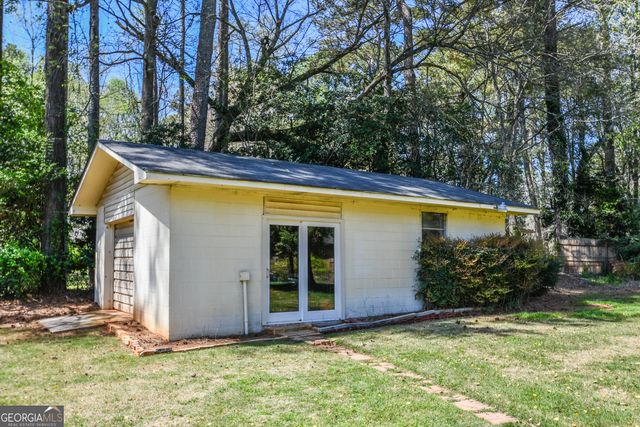 1325 Maple Drive SW, Lilburn, GA 30047