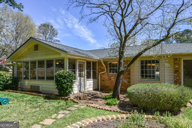 1325 Maple Drive SW, Lilburn, GA 30047