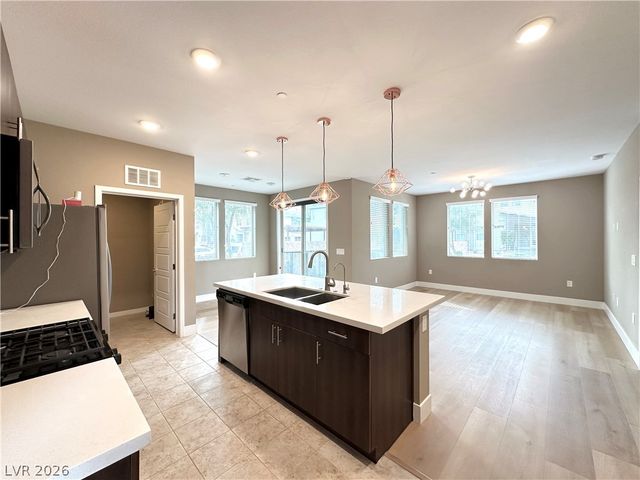 11251 Hidden Peak Avenue 105, Las Vegas, NV 89135