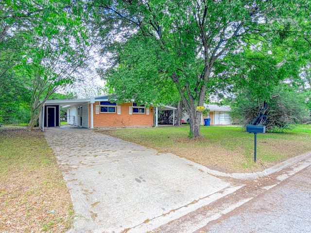 3006 Lynne Avenue, Corsicana, TX 75110