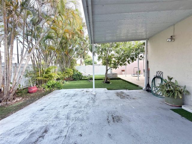 12415 NW 7th Street, Miami, FL 33182