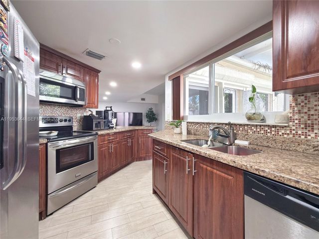 12415 NW 7th Street, Miami, FL 33182