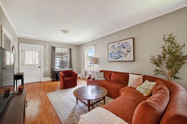 713 Pleasant View Drive, Des Moines, IA 50315