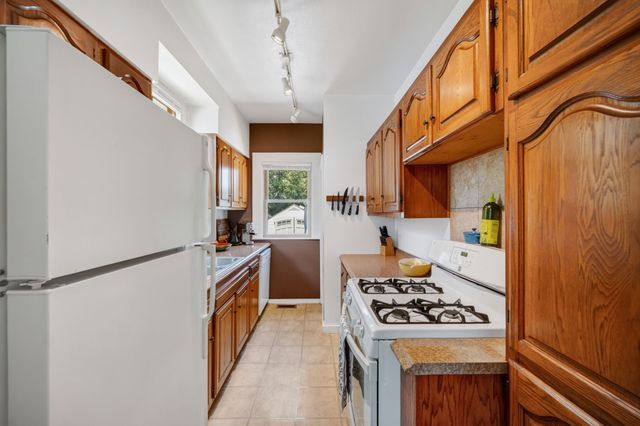 713 Pleasant View Drive, Des Moines, IA 50315