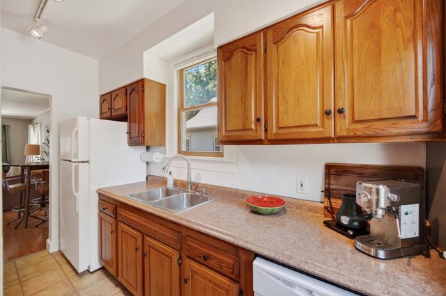 713 Pleasant View Drive, Des Moines, IA 50315