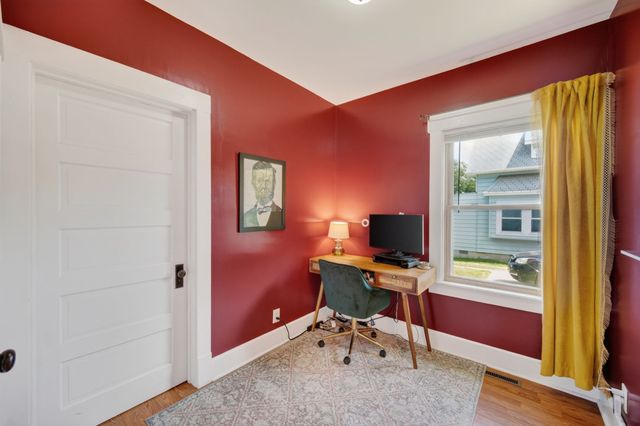 713 Pleasant View Drive, Des Moines, IA 50315