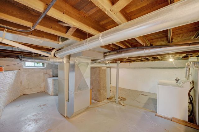 713 Pleasant View Drive, Des Moines, IA 50315
