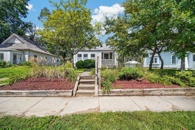 713 Pleasant View Drive, Des Moines, IA 50315