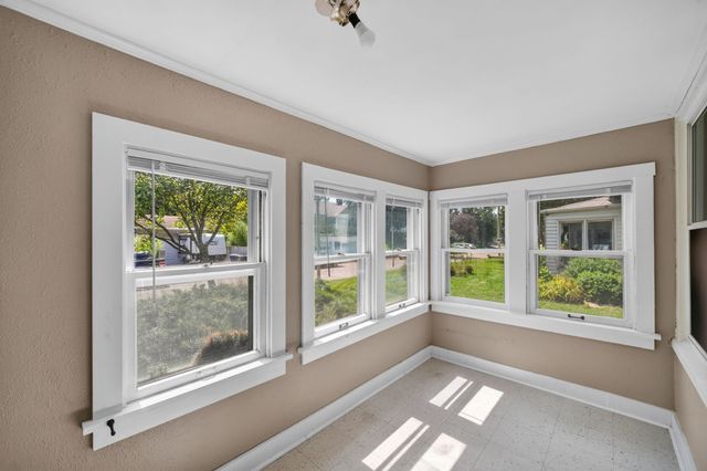 713 Pleasant View Drive, Des Moines, IA 50315