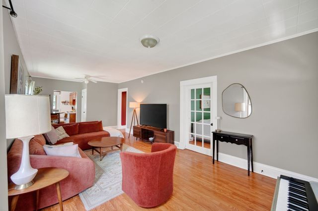 713 Pleasant View Drive, Des Moines, IA 50315