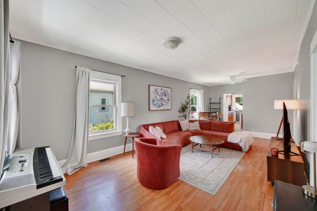 713 Pleasant View Drive, Des Moines, IA 50315