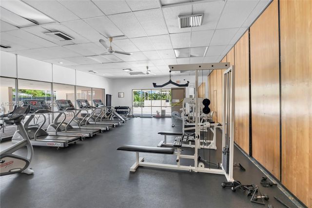 20379 W Country Club Dr 1237, Aventura, FL 33180