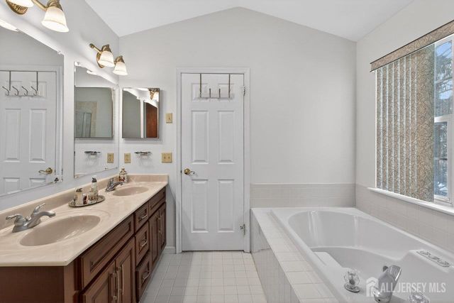 100 Ashford Drive, Plainsboro, NJ 08536