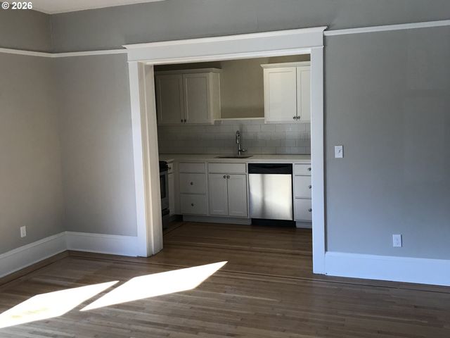 1035 Se 14TH Ave, Portland, OR 97214