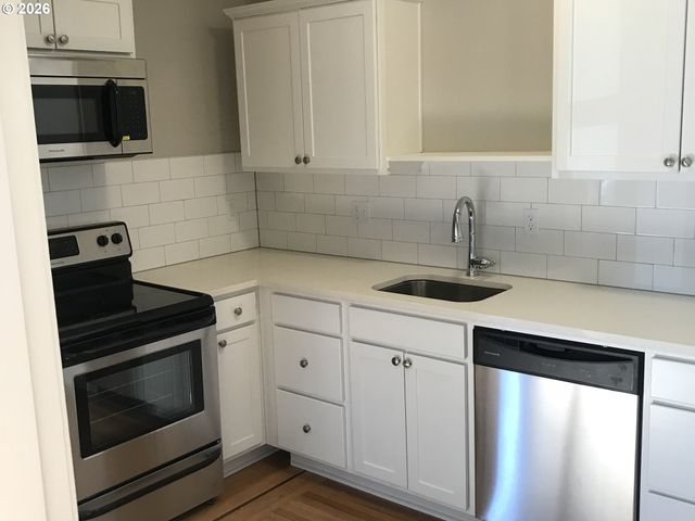 1035 Se 14TH Ave, Portland, OR 97214