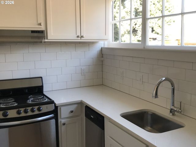 1035 Se 14TH Ave, Portland, OR 97214