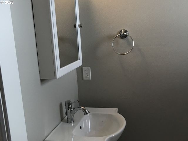 1035 Se 14TH Ave, Portland, OR 97214