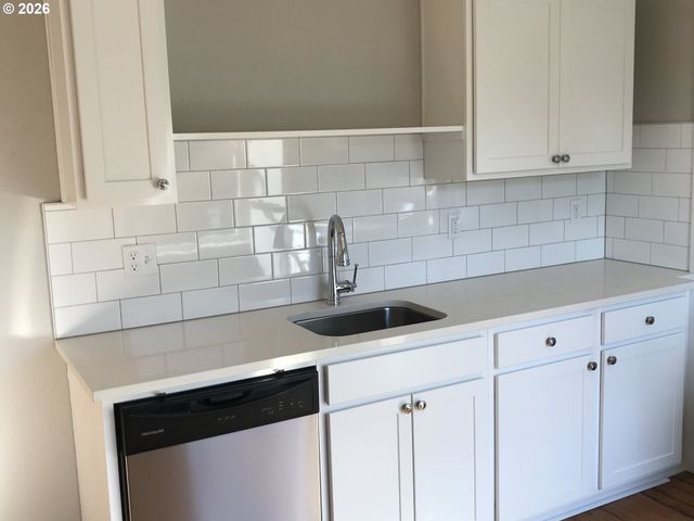1035 Se 14TH Ave, Portland, OR 97214