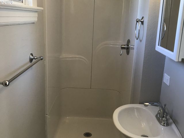 1035 Se 14TH Ave, Portland, OR 97214