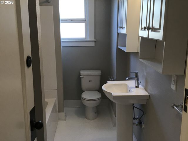 1035 Se 14TH Ave, Portland, OR 97214