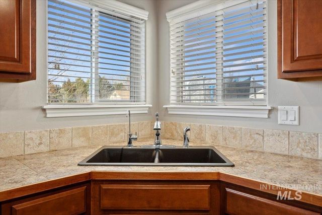 657 Creekside Way, Twin Falls, ID 83301