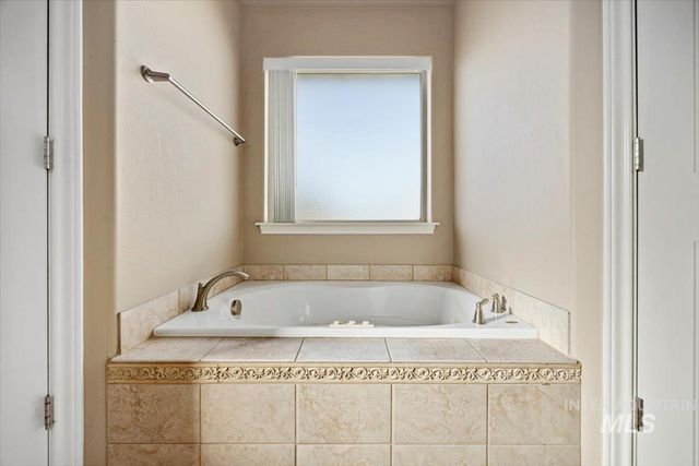 657 Creekside Way, Twin Falls, ID 83301