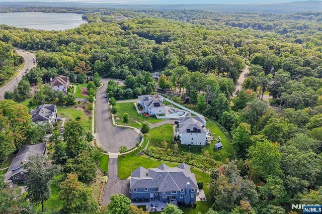 10 Massola Drive, Wayne, NJ 07470