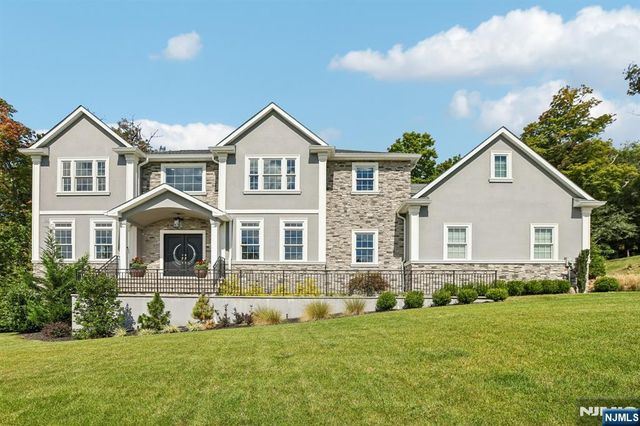 10 Massola Drive, Wayne, NJ 07470