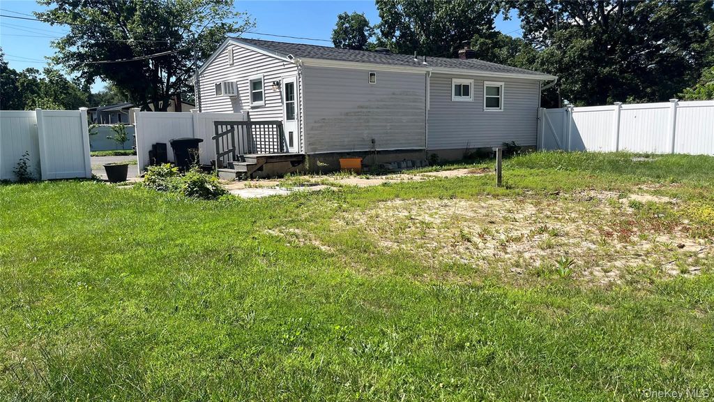 23 Pine Street, Brentwood, NY 11717 — photo 5
