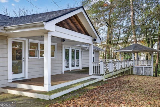 1040 Lindridge Drive NE, Atlanta, GA 30324